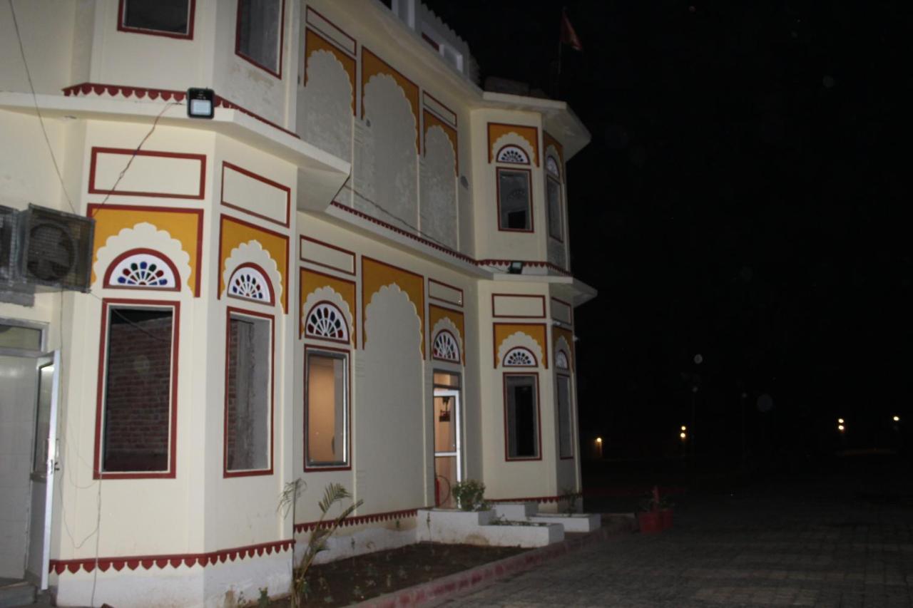 The Grand Barso Otel Bharatpur Dış mekan fotoğraf